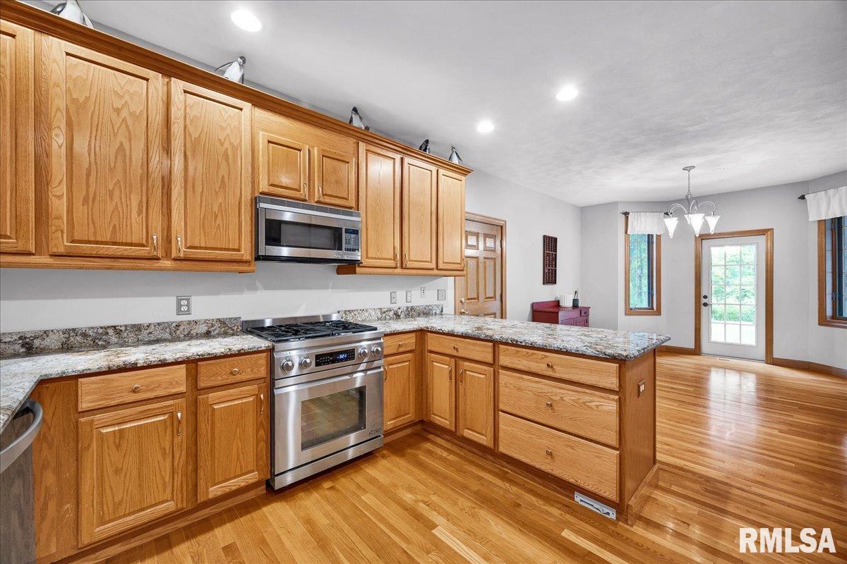 1729 Oak Ridge Washington, IL 61571 - Photo 11 of 62 Gallery Image 11