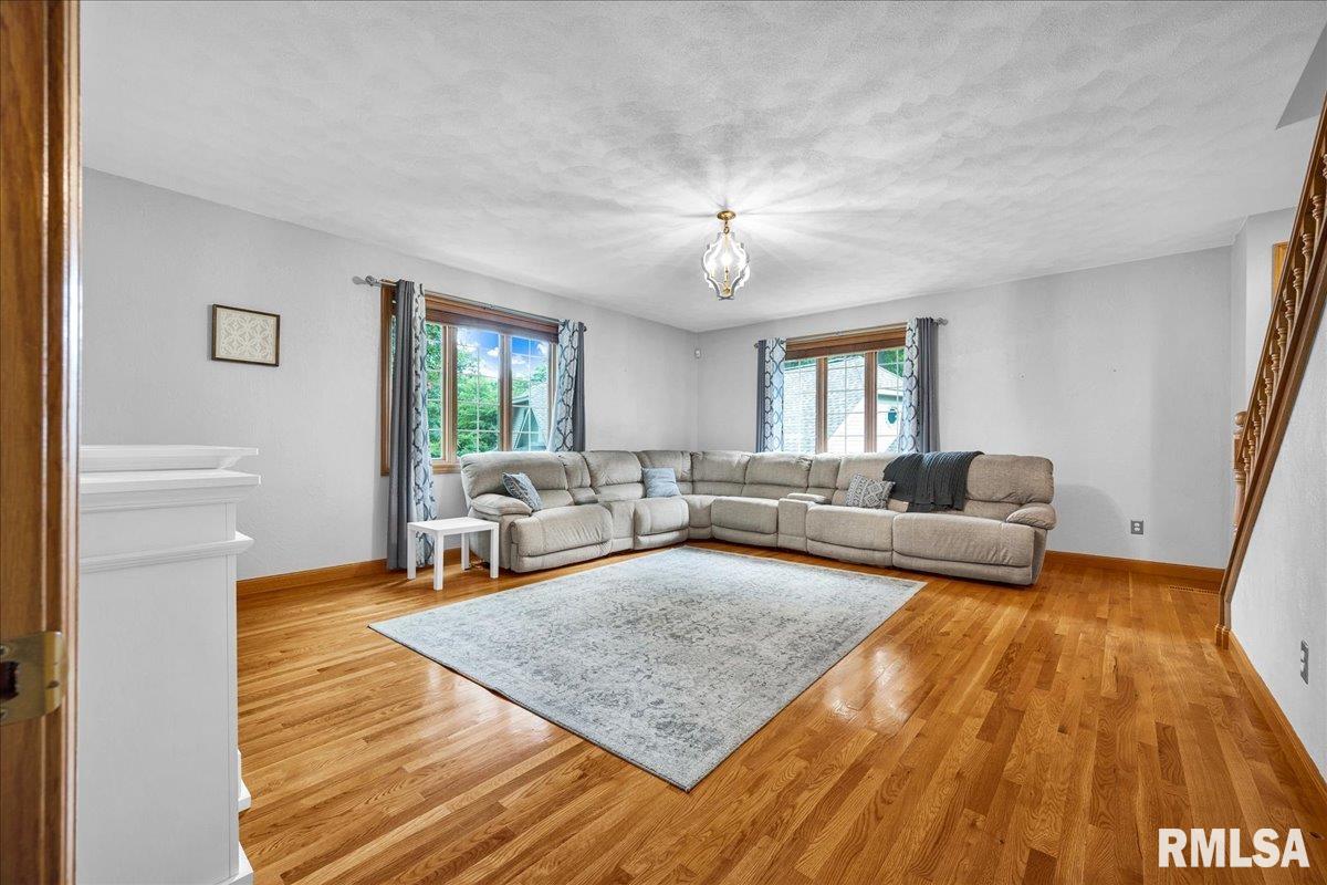 1729 Oak Ridge Washington, IL 61571 - Photo 12 of 62 Gallery Image 12