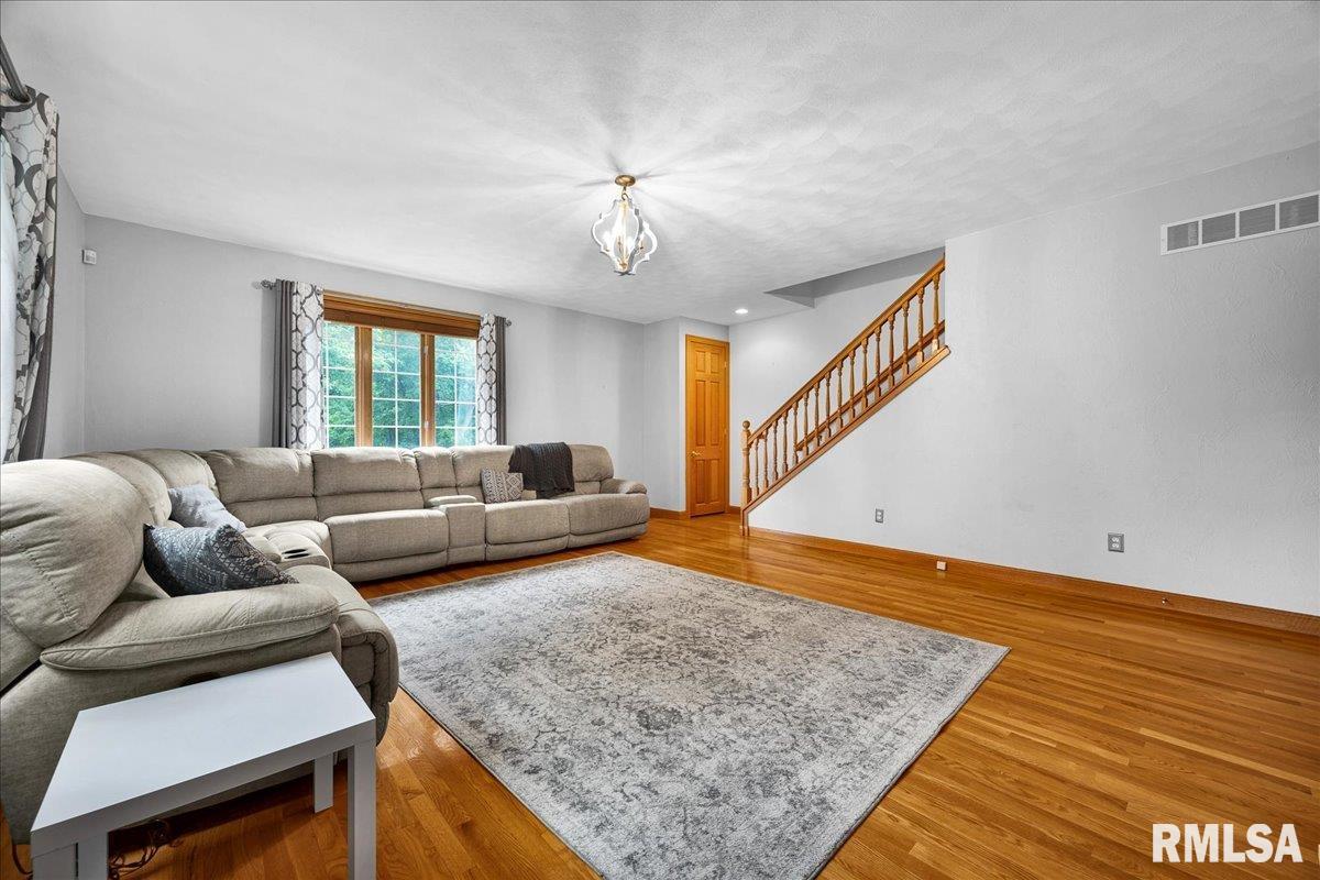 1729 Oak Ridge Washington, IL 61571 - Photo 13 of 62 Gallery Image 13