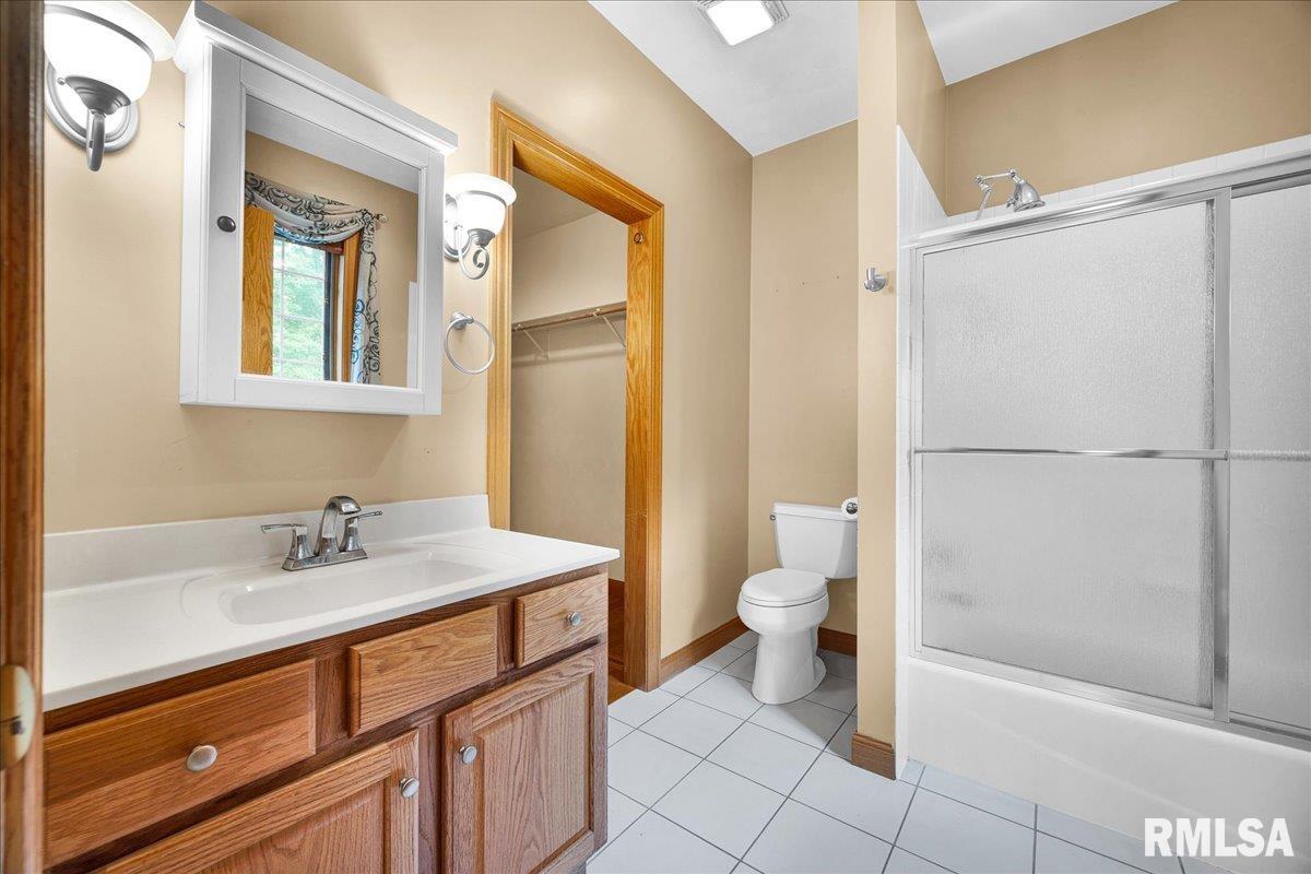 1729 Oak Ridge Washington, IL 61571 - Photo 17 of 62 Gallery Image 17