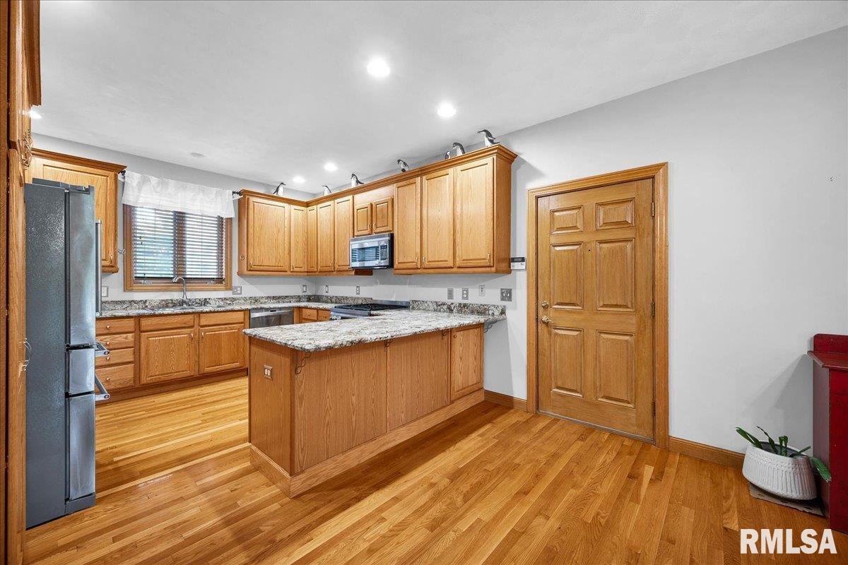 1729 Oak Ridge Washington, IL 61571 - Photo 8 of 62 Gallery Image 8