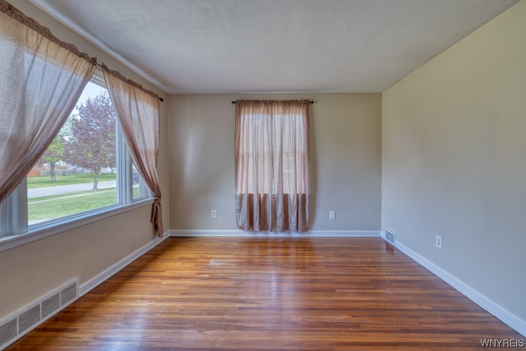 55 Darwin Drive Lancaster, NY 14043 - Photo 12 of 32