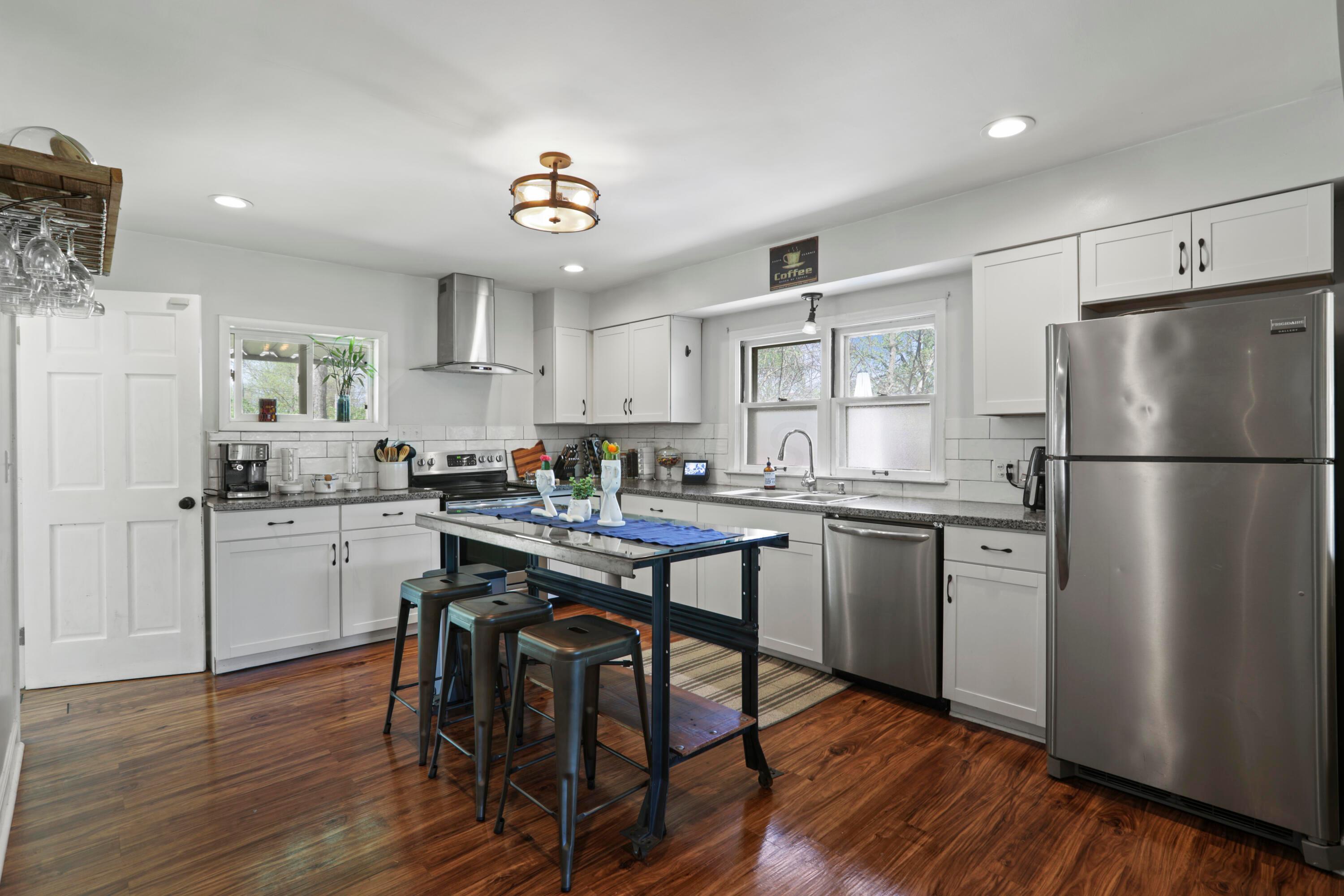 1030 Williams Road Columbus, OH 43207 - Photo 9 of 39 Kitchen