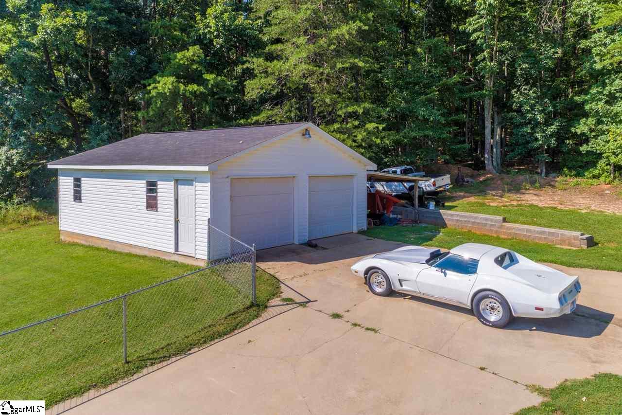5076 Jordan Road Greer, SC 29651 - Photo 4 of 36