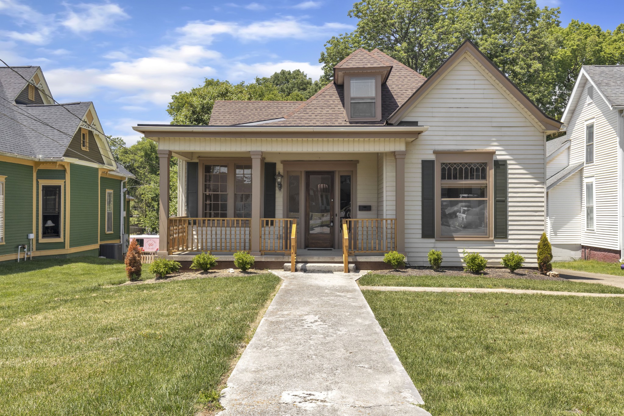 115 North Main Street Springfield, TN 37172 - Photo 2 of 24 front view of a house with a yard