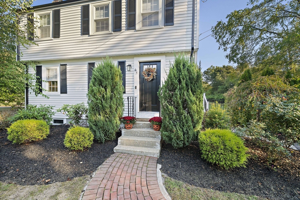 41 Gail Road Hanover, MA 02339 - Photo 3 of 37 Gallery Image 3