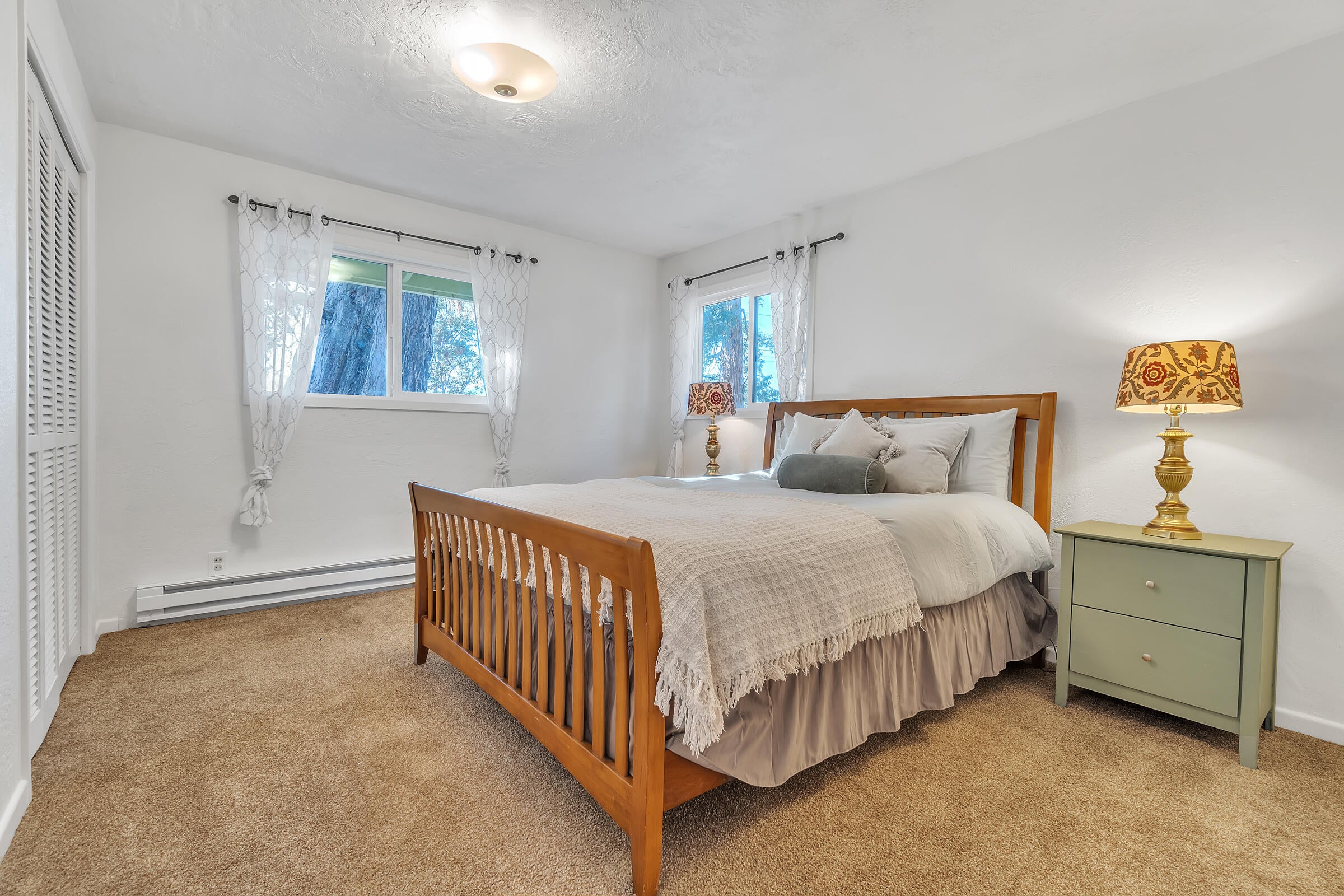 1775 Hull Road Medford, OR 97501 - Photo 18 of 55 Guest Bedroom Main House