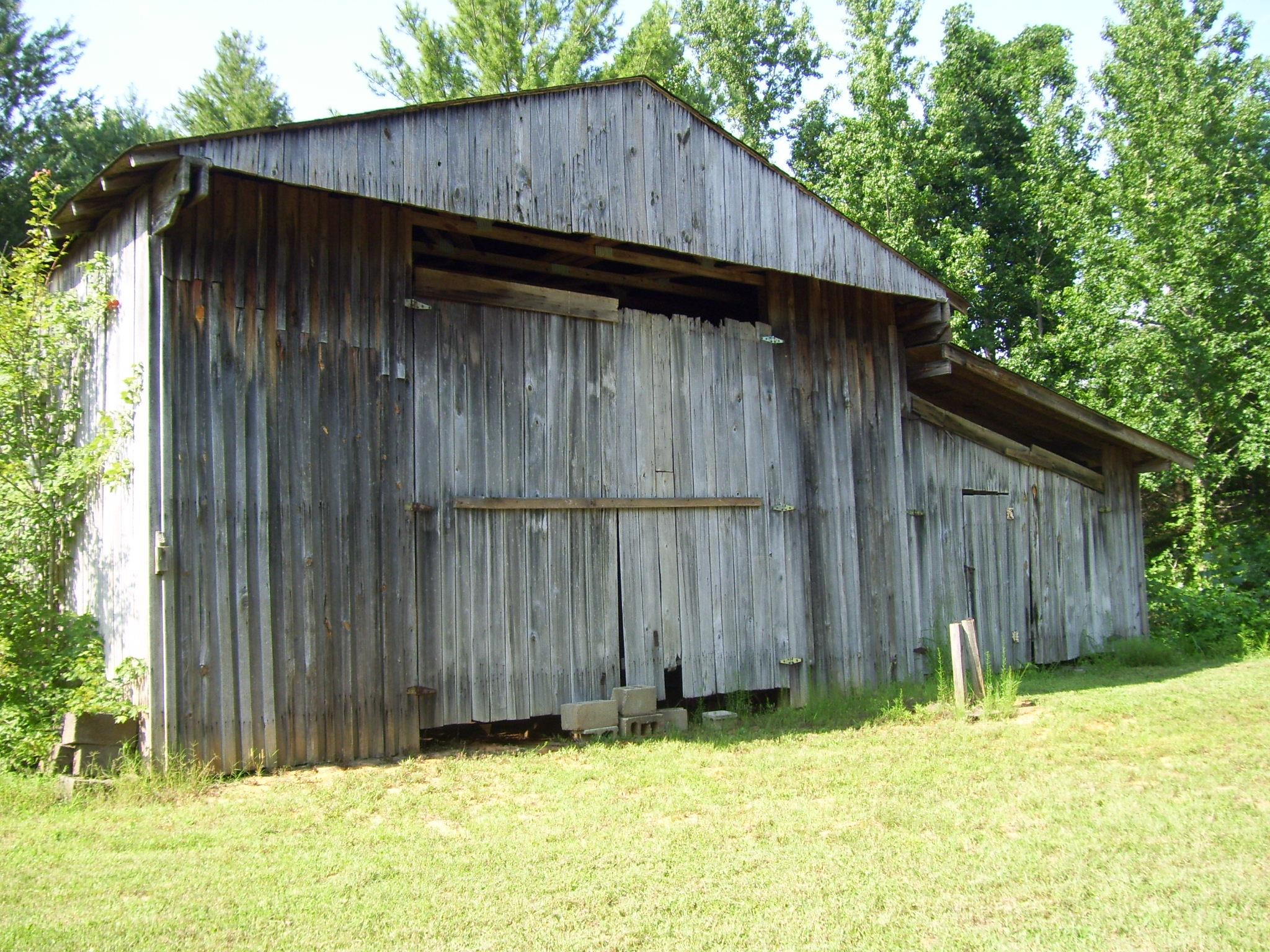 7639 Holladay Road Holladay, TN 38341 - Photo 11 of 11 Large barn next to road