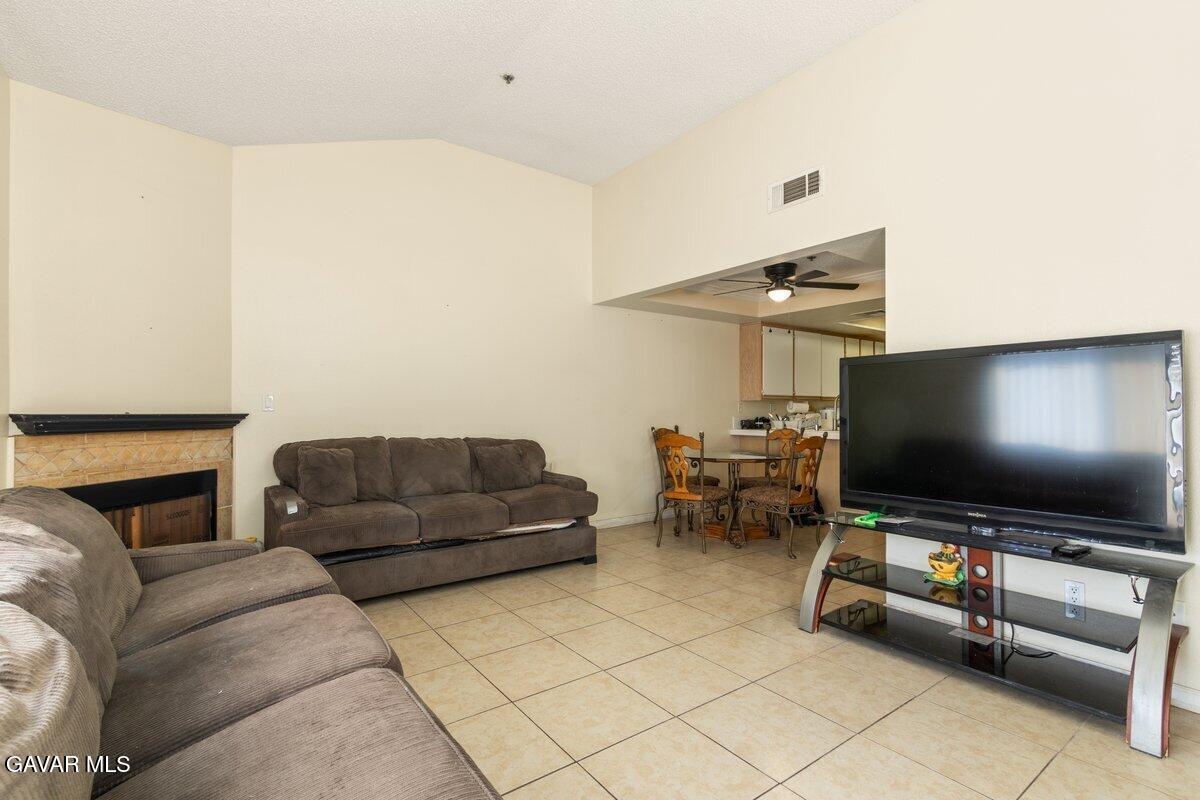 44544 15th Street East, Unit 9 Lancaster, CA 93535 - Photo 4 of 18 IMG_5312