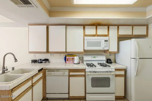 $220,000 | 44544 15th Street East, Unit 9, Lancaster, CA 93535
