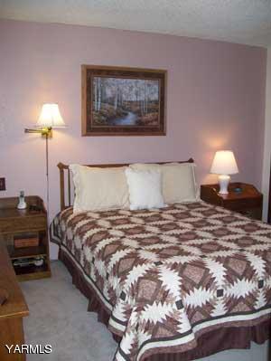 751 East Huntzinger Road Selah, WA 98942 - Photo 14 of 38 a bedroom with a bed and a lamp