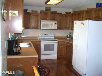 751 East Huntzinger Road Selah, WA 98942 - Photo 8 of 38 a kitchen with a stove a refrigerator and a stove with wooden floor