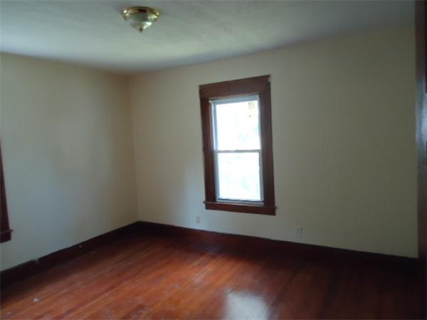 24 Morrell Street Springfield, MA 01104 - Photo 7 of 10