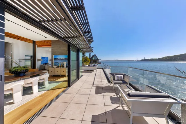 a view of sitting area with furniture and city view
