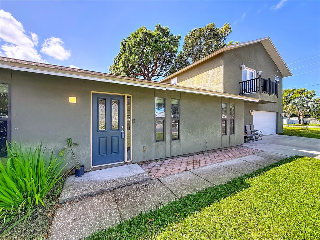 2372 18th Avenue Southwest Largo, FL 33774 - Photo 4 of 80 a front view of a house with garden