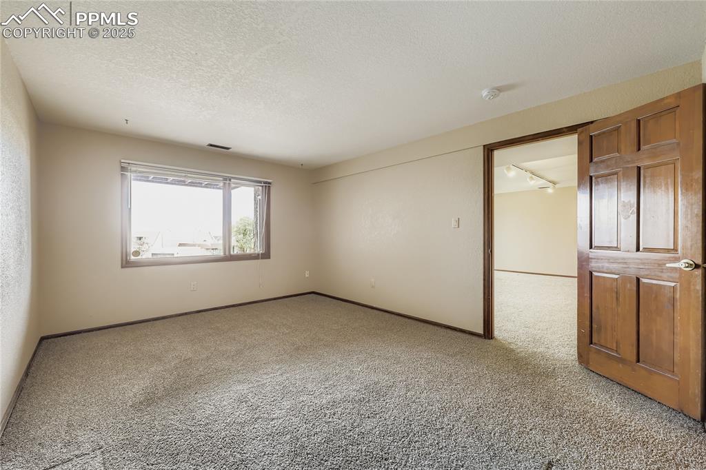 368 Mission Hill Way Colorado Springs, CO 80921 - Photo 30 of 39 an empty room with windows and closet