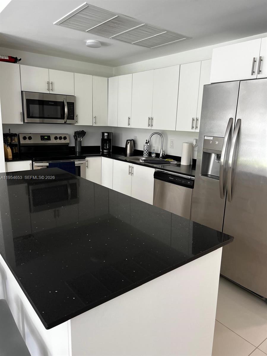 13660 Southwest 260th Street Homestead, FL 33032 - Photo 11 of 35