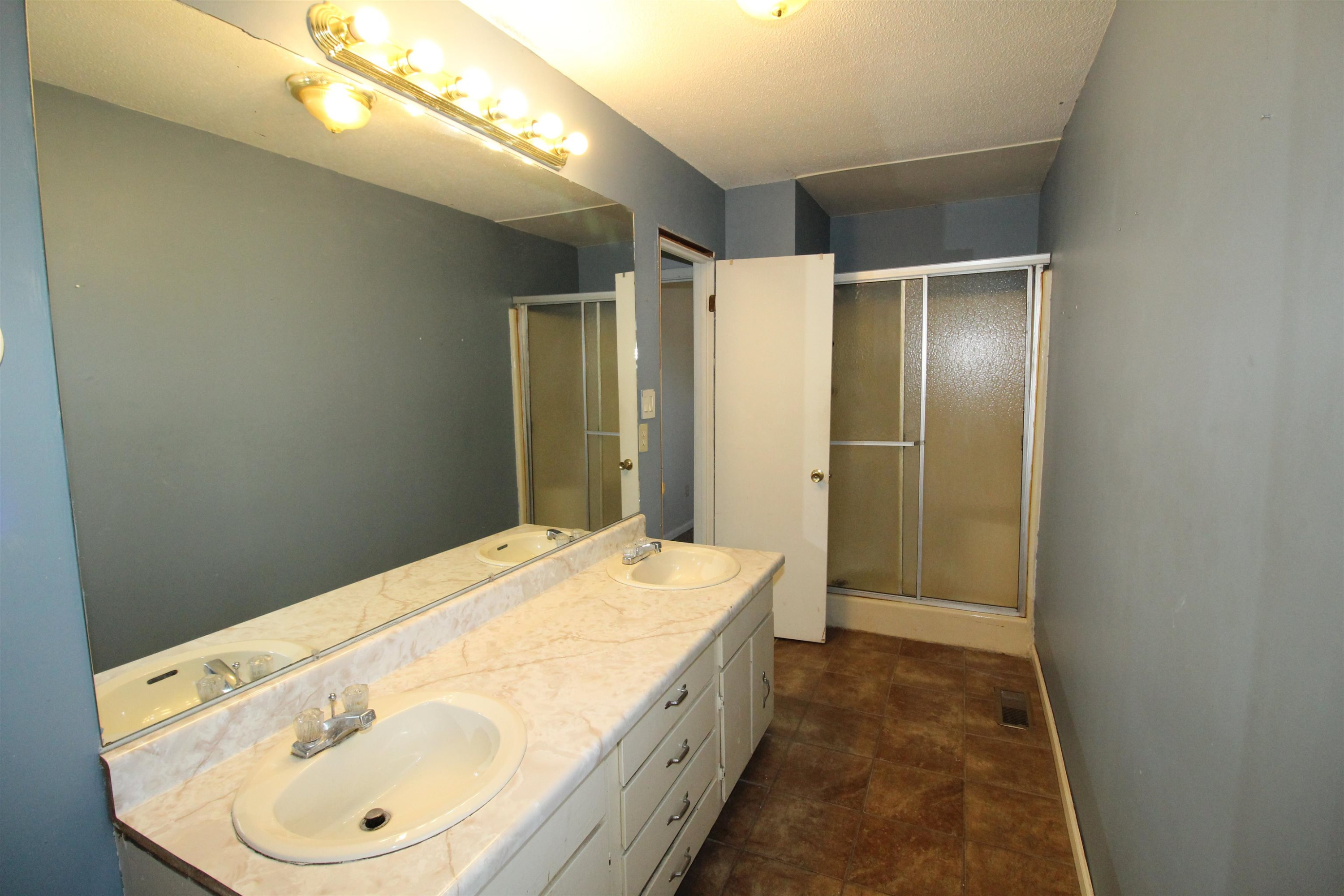 410 Lowery Road Medon, TN 38356 - Photo 14 of 24 a bathroom with a bathtub and a sink