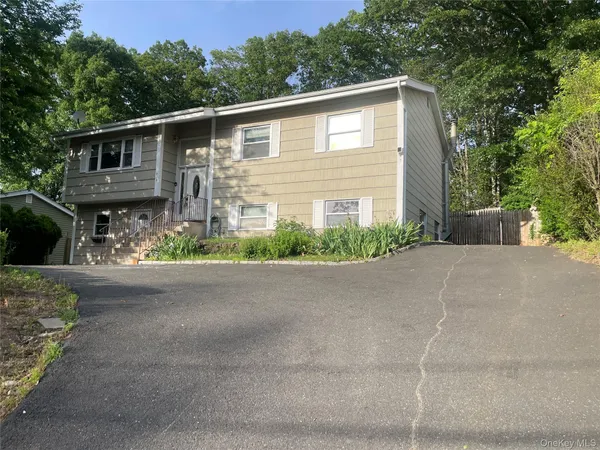 $599,000 | 712 Manette Lane, Valley Cottage, NY 10989