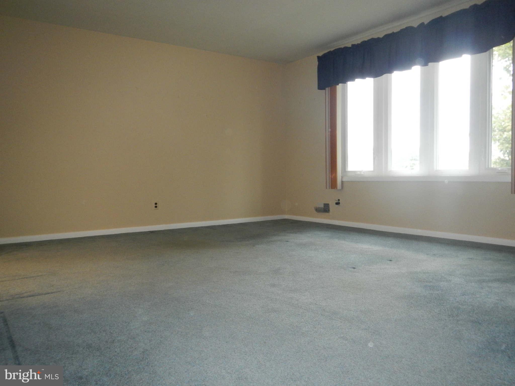 7823 Perry Road Baltimore, MD 21236 - Photo 2 of 21 Living Room