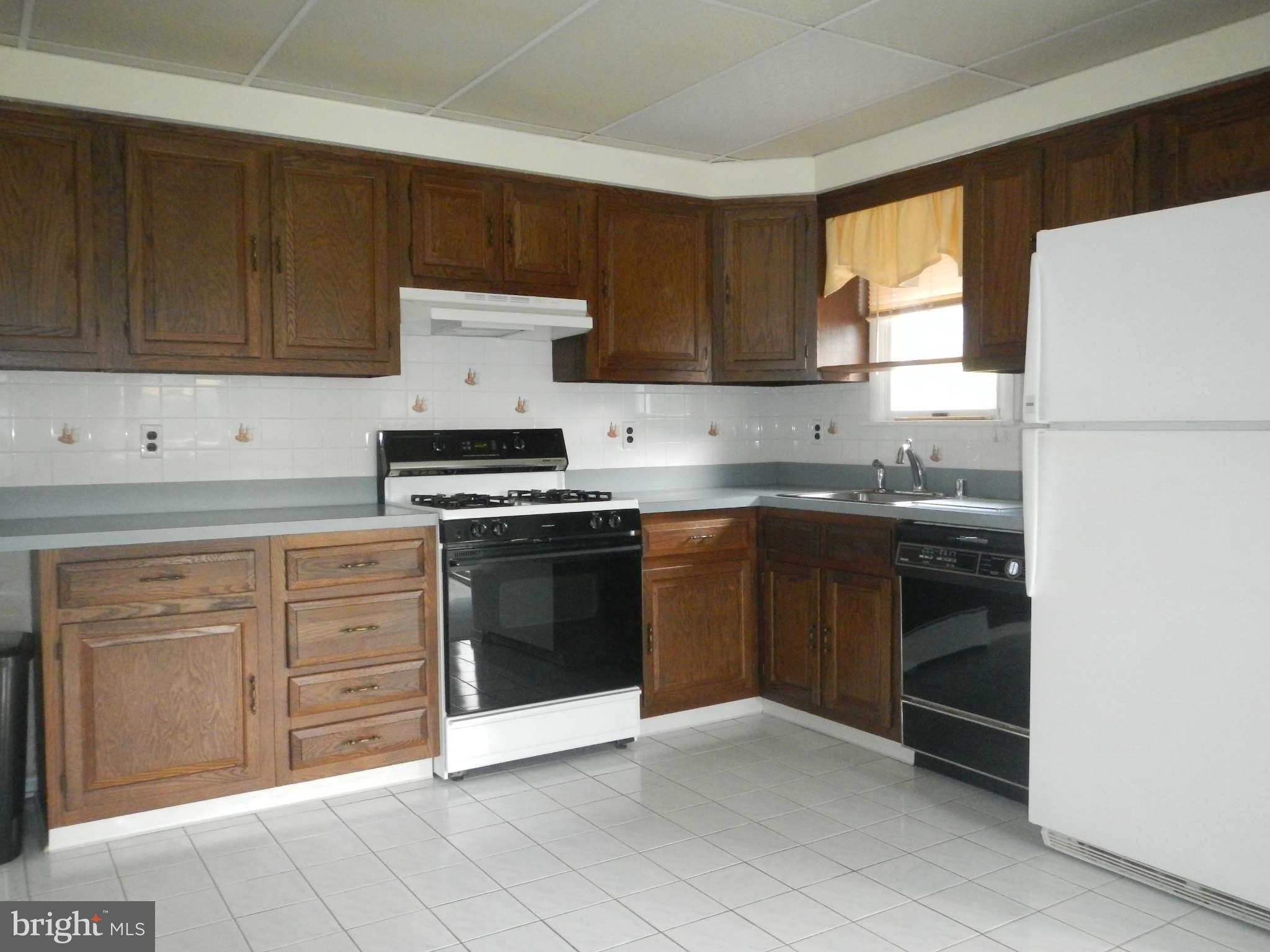7823 Perry Road Baltimore, MD 21236 - Photo 5 of 21 Kitchen