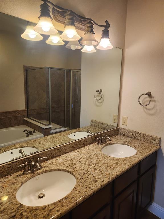 5720 Robbie Road Plano, TX 75024 - Photo 19 of 30 Master bathroom