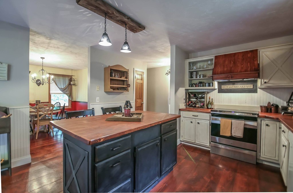 17 Allen Road Sturbridge, MA 01566 - Photo 5 of 30