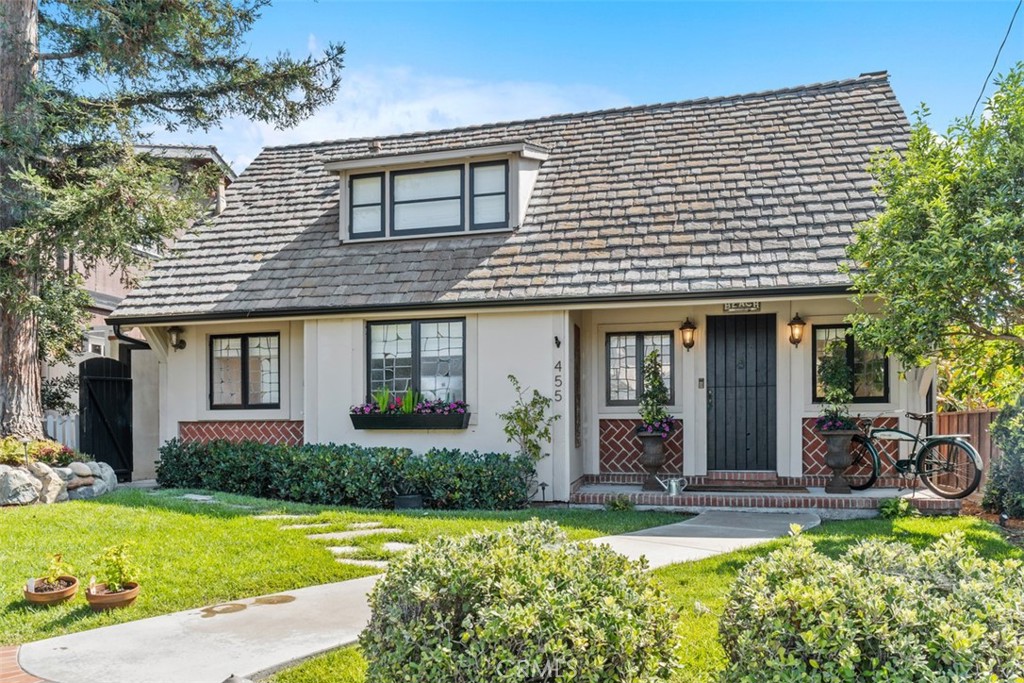 455 Brooks Street Laguna Beach, CA 92651 - Photo 2 of 32 a front view of a house with garden