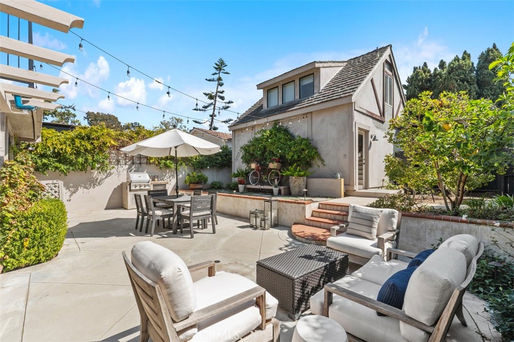 455 Brooks Street Laguna Beach, CA 92651 - Photo 28 of 32 a view of a patio with a table and chairs under an umbrella