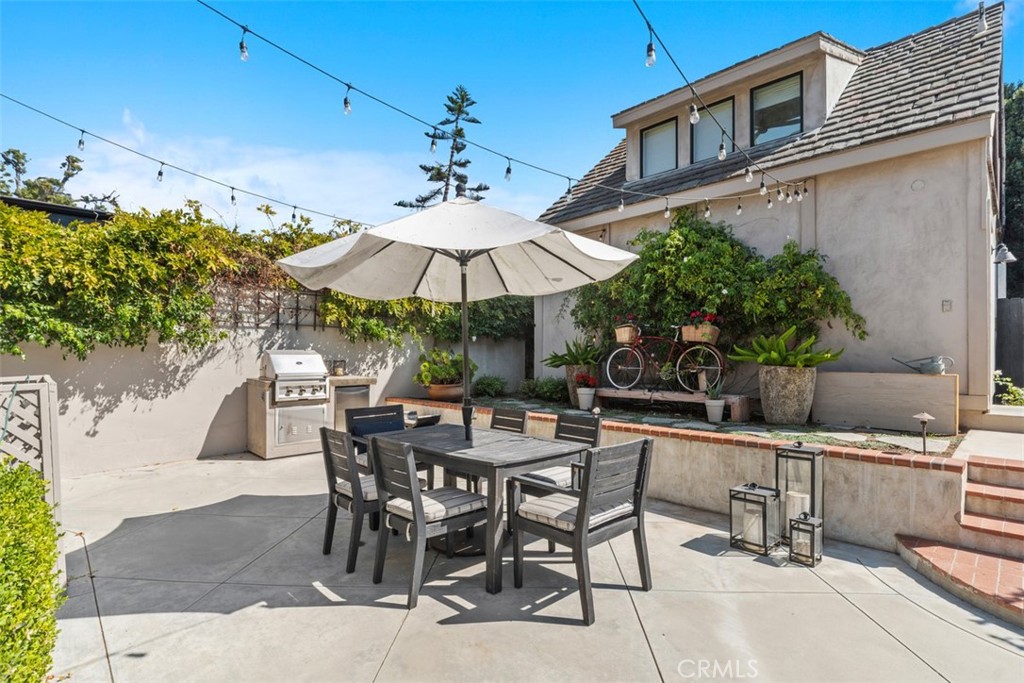 455 Brooks Street Laguna Beach, CA 92651 - Photo 29 of 32 a view of a patio with a table and chairs under an umbrella