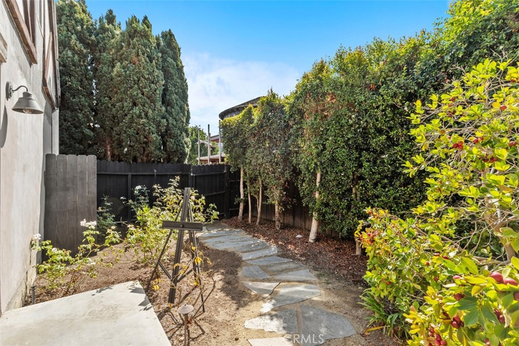 455 Brooks Street Laguna Beach, CA 92651 - Photo 31 of 32 a view of a tables and chair in the patio