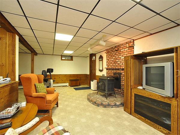 112 Prescott Road Boxborough, MA 01719 - Photo 20 of 30 a living room with furniture