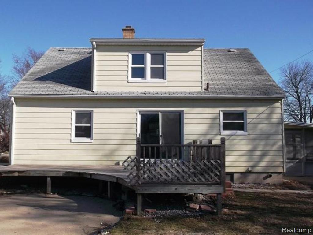 2306 32nd Street Bay City, MI 48708 - Photo 2 of 10 rv.jpg