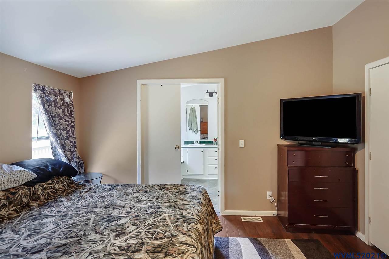 29965 Fairview Road Lebanon, OR 97355 - Photo 13 of 29 Gallery Image 13