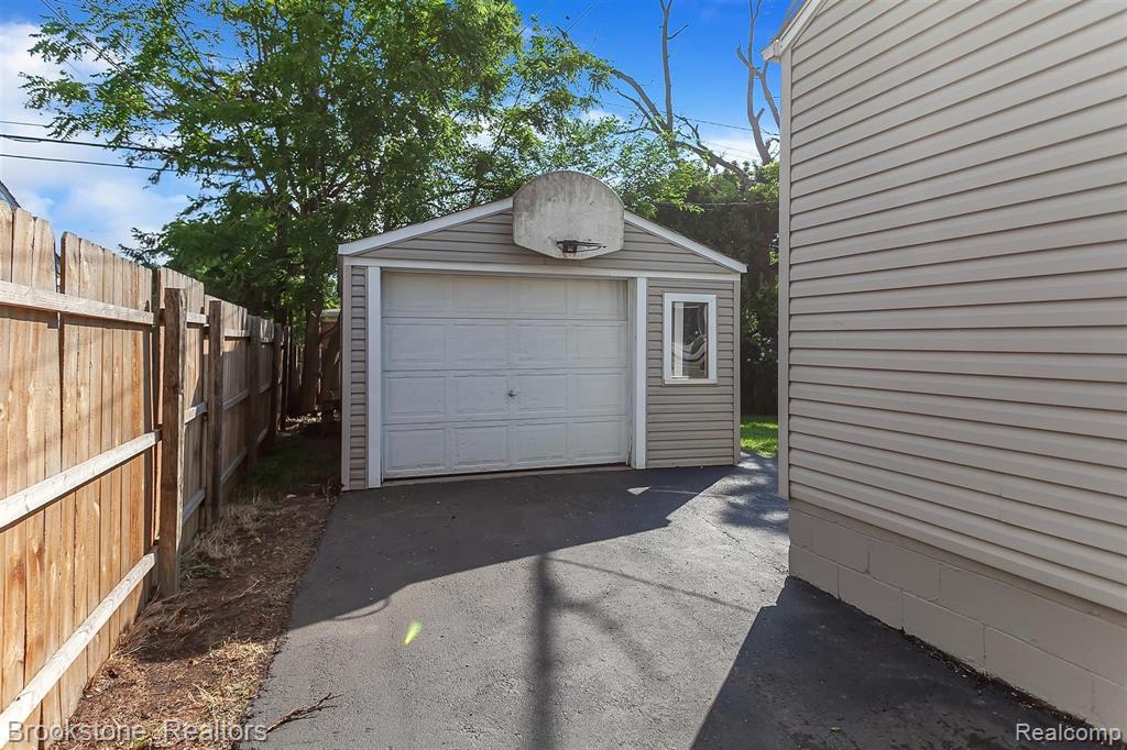 2734 Crooks Road Royal Oak, MI 48073 - Photo 48 of 50