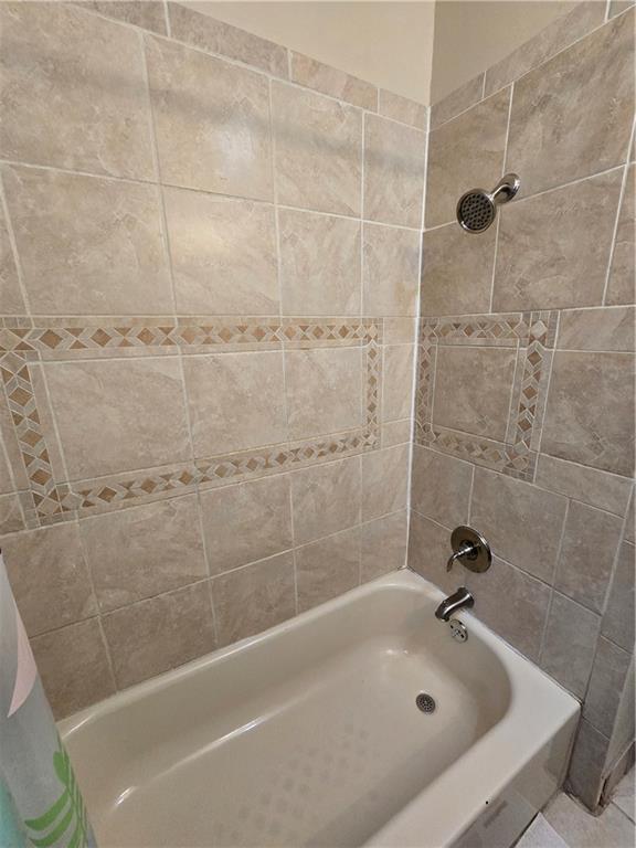 6501 Deary Street Pittsburgh, PA 15206 - Photo 28 of 47 a bathroom with a tub