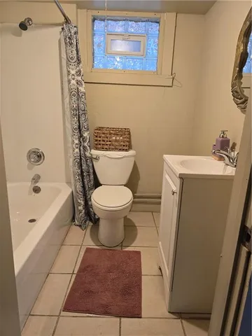 a view of a yard with pathway