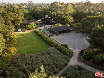 a house view with a outdoor space