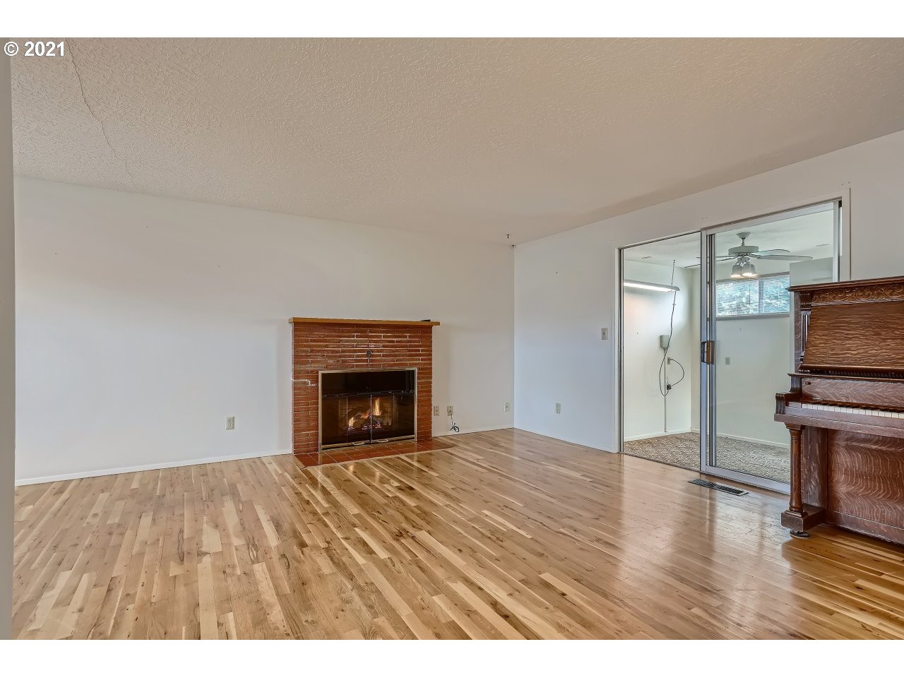 1122 Stanfield Road Woodburn, OR 97071 - Photo 4 of 18 Gallery Image 4