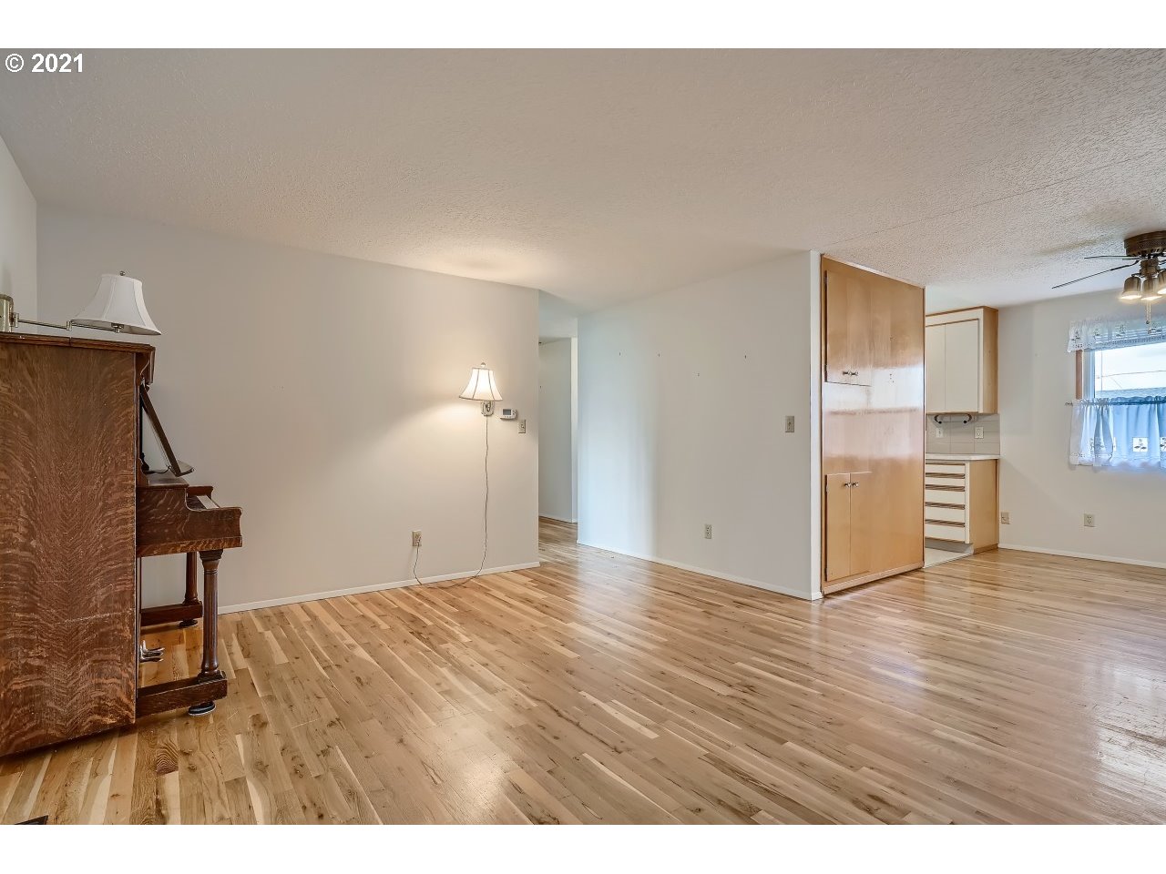 1122 Stanfield Road Woodburn, OR 97071 - Photo 5 of 18 Gallery Image 5