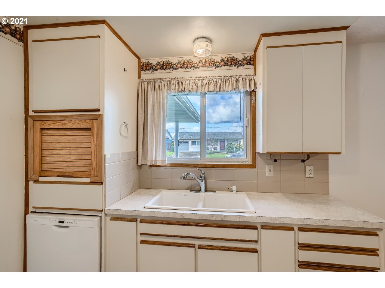1122 Stanfield Road Woodburn, OR 97071 - Photo 8 of 18 Gallery Image 8