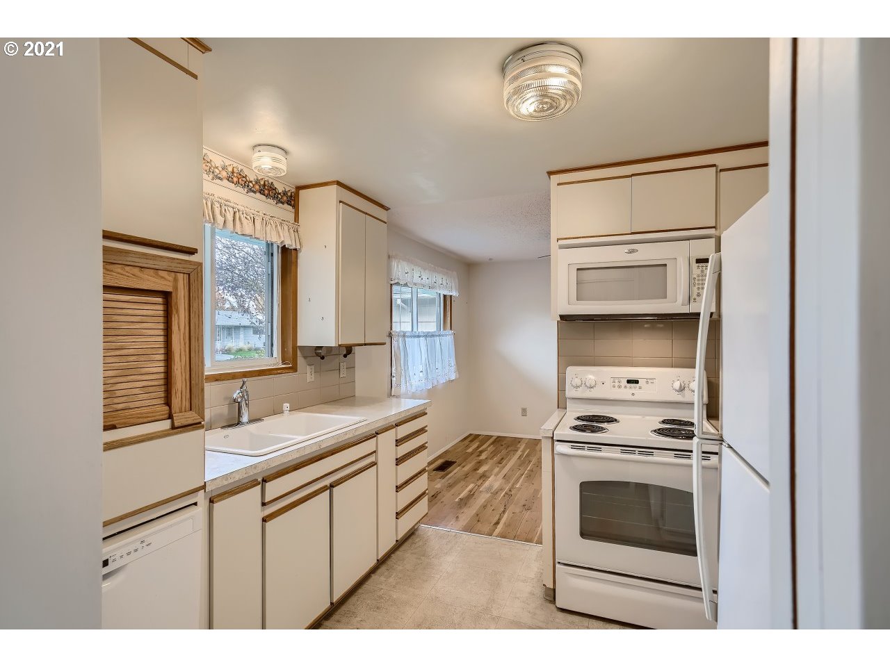 1122 Stanfield Road Woodburn, OR 97071 - Photo 9 of 18 Gallery Image 9