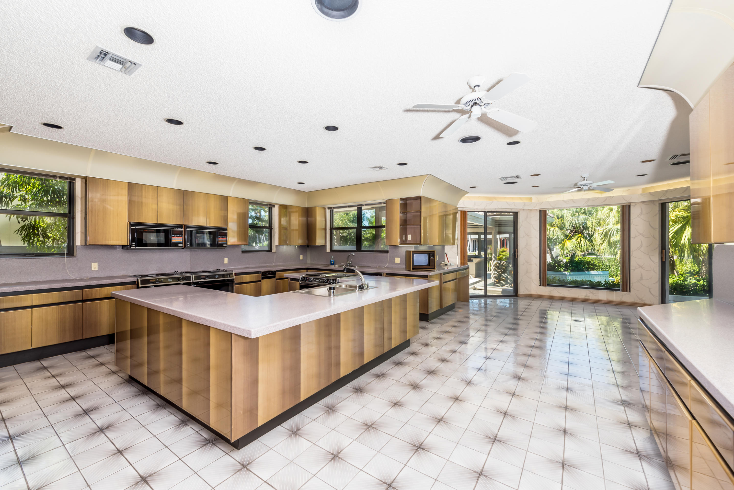 361 East Alexander Palm Road Boca Raton, FL 33432 - Photo 18 of 42 016_Huge Kitchen