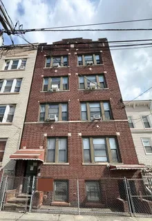 $2,325 | 76 Romaine Avenue, Unit 3 (2F), Jersey City, NJ 07306