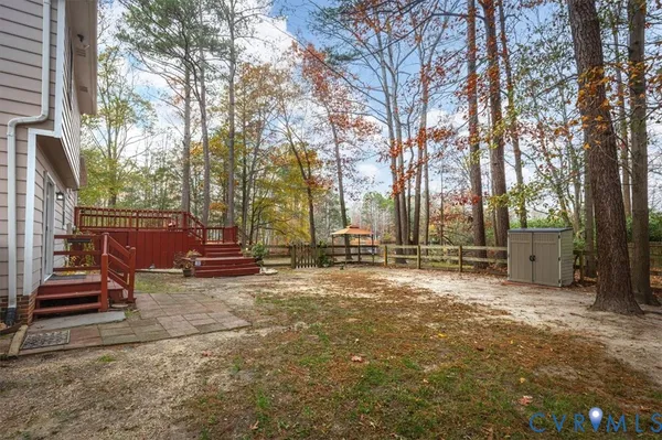 a view of a house with a back yard
