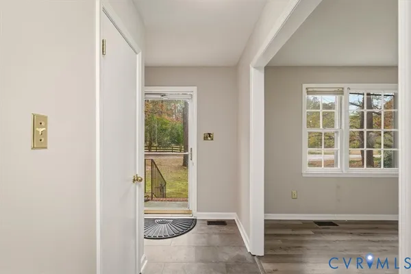 a view of an entryway of the house