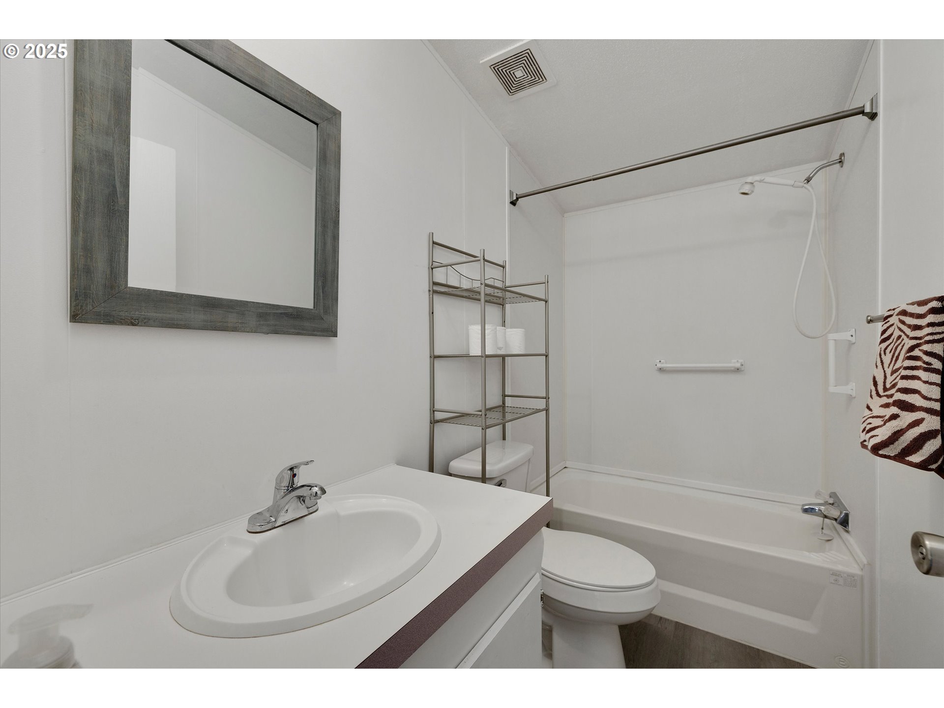 21910 Southeast Stark Street, Unit 11 Gresham, OR 97030 - Photo 18 of 30