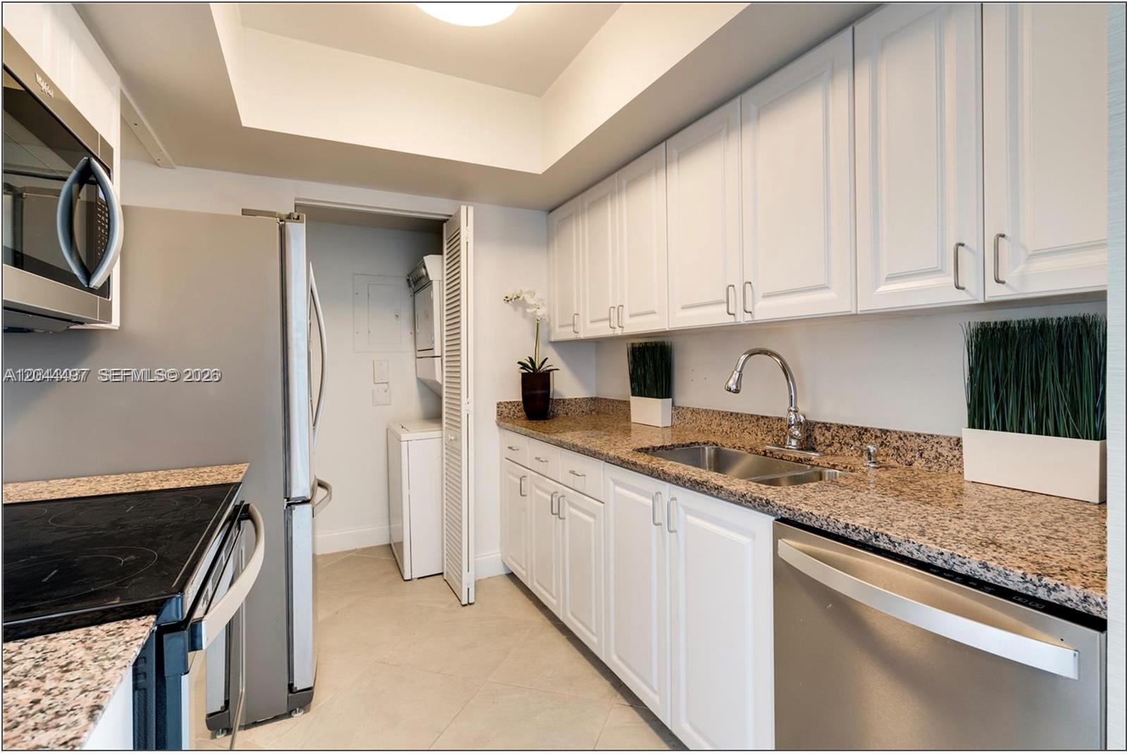 90 Alton Road, Unit 1207 Miami Beach, FL 33139 - Photo 9 of 24