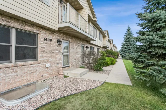 $224,900 | 1690 Drum Corps Drive, Menasha, WI 54952