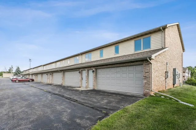 $224,900 | 1690 Drum Corps Drive, Menasha, WI 54952